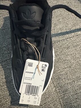 adidas ADI2000 Black and White Men's Sneaker youth or big kid 3.5 m unisex